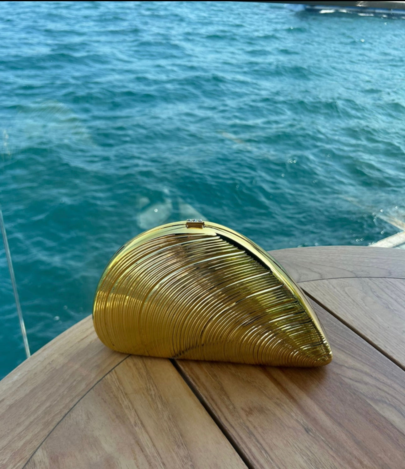 Notre sac "Mihyra" coquillage dorée